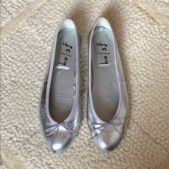 French Sole silver ballet slipper flats. - Picture 1 of 4